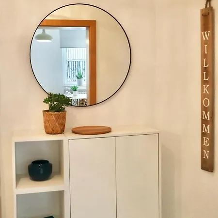 Boho Apartment: Netflix + Balcony + Bathtub Apartment *