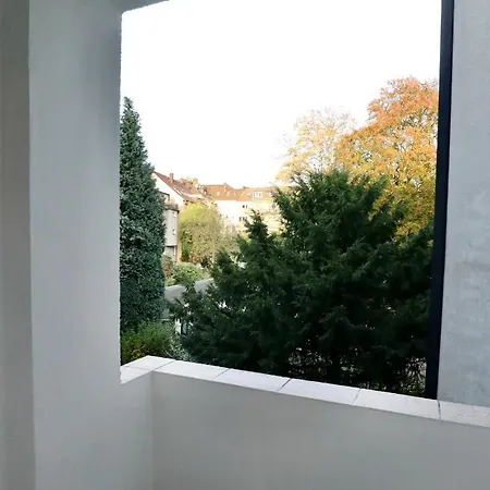 Boho Apartment: Netflix + Balcony + Bathtub Apartment